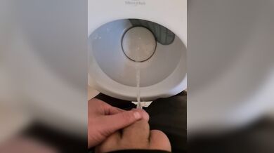 Soft dick pissing
