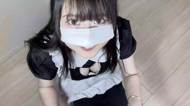 イラマチオで喉奥に突っ込まれても涙目になりながらチンコを離そうとしないしないメイドさんの口内射精