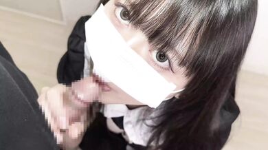 イラマチオで喉奥に突っ込まれても涙目になりながらチンコを離そうとしないしないメイドさんの口内射精