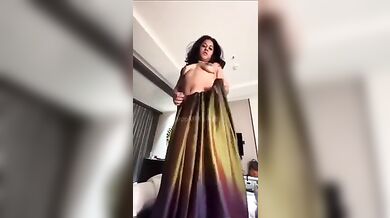 Tamil Girl Showing Her Tits