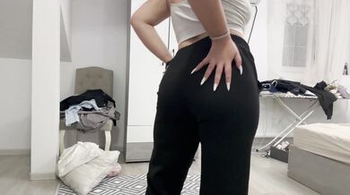 Farting in my messy room . Full clip on my onlyfans page