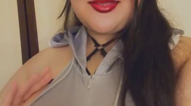 Bunny showing off her new outfit ❤️