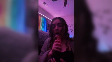 Amateur girl uses dildo to show you how’d she suck you off