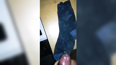 21 YEAR OLD COCK CUMS ON SOCK AT NIGHT