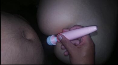 Desvirgando a culona mexicana y le pongo un vibrador para que no le duela, gime mucho ????????????