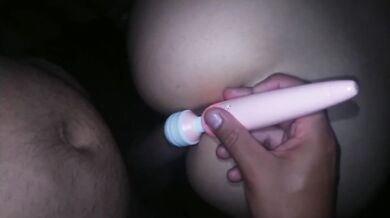 Desvirgando a culona mexicana y le pongo un vibrador para que no le duela, gime mucho ????????????