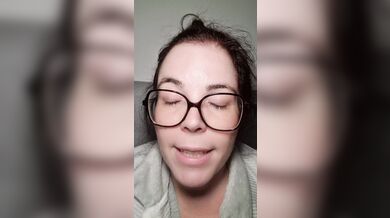 Chica se toca hasta correrse