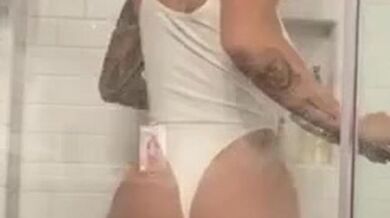 Kayla lauren masturbates on shower