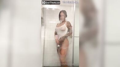 Kayla lauren masturbates on shower