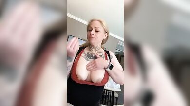Girl eats all the cum????????