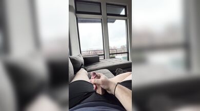 Jerking off for everyone to see *Huge Cumshot*