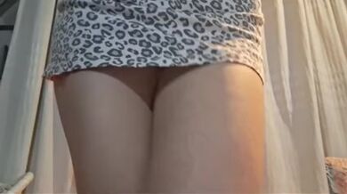 Desnudándome cuando mi familia no esta