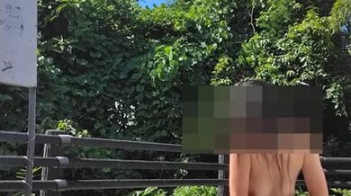 駐車場で全裸オナニーしました～????????????????????