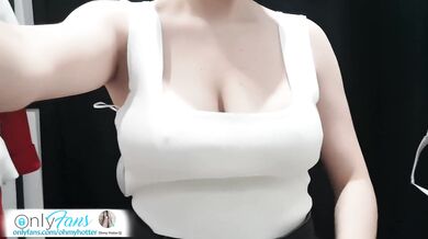 juicy boobs in the fitting room