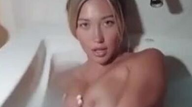 Stefanie Knight Bathtub Masturbation