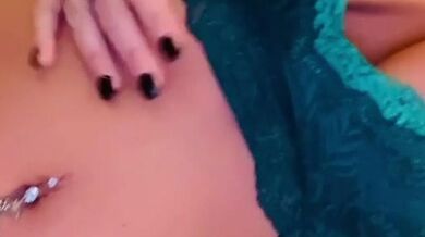 Whose favorite color is green? Last night of my road trip. .. by midwestkali from OnlyFans | Coomer