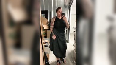 10pm, and I am still burning the midnight oil at my storage .. by morejocelyn from OnlyFans | Coomer