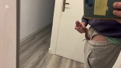 Me voy a ver CABALLOS y luego me MASTURBO en mi espejo favorito mientras mis compañeras piso duermen