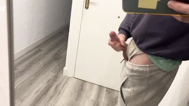 Me voy a ver CABALLOS y luego me MASTURBO en mi espejo favorito mientras mis compañeras piso duermen