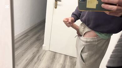 Me voy a ver CABALLOS y luego me MASTURBO en mi espejo favorito mientras mis compañeras piso duermen