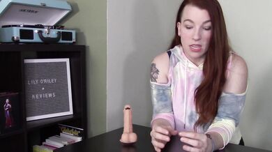 Lily O'Riley and the Statistically Average Dildo Review (SFW) - Average Joe