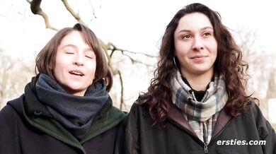 Ersties - Eingeölter heißer lesbischer Sex mit Charlie und Axelle