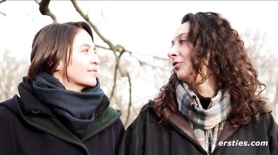 Ersties - Eingeölter heißer lesbischer Sex mit Charlie und Axelle