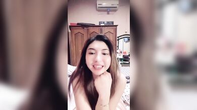 (TELEGRAM @TANTEMELA) Goyang Bareng Kakak Cantik Penasaran Aksi Selanjutnya