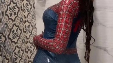 Schon mein neues Spidergirl-Set gesehen??? Wurde ganz schön .. by lucajaro from OnlyFans | Coomer
