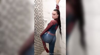 Schon mein neues Spidergirl-Set gesehen??? Wurde ganz schön .. by lucajaro from OnlyFans | Coomer