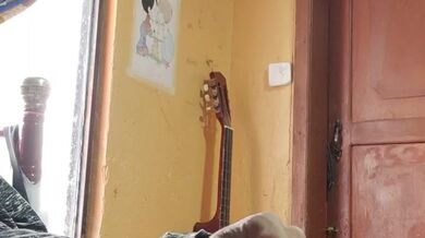 Guy just giving himself a good masturbation on his cock