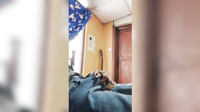 Guy just giving himself a good masturbation on his cock