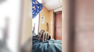 Guy just giving himself a good masturbation on his cock