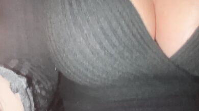 My secretary asked me to take her home and for that she allowed me to cum on her tits