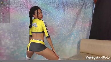 TWERKING AND BIG ANAL FUCK DEEPER