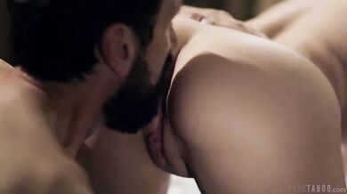 Tourist trapped (Athena Faris)