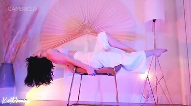 Katdreams dancing to 80s music