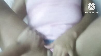 ME LA COJO A MI MEJOR AMIGA MIESTRAS ESTA SOLTERITA..QUE RICO FOLLA sexo real