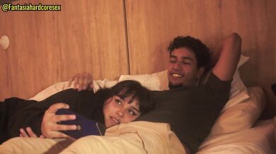 mi hermanastro se da cuenta que nos quedamos solos y aprovecha para hacer de las suyas