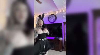 uh oh tip 2 see a folder FULL of tiktoks that would get my .. by ravengriim from OnlyFans | Coomer