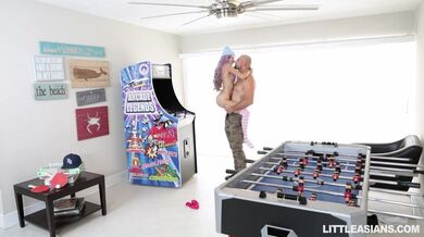 Super small asian gamer (Vina Sky)