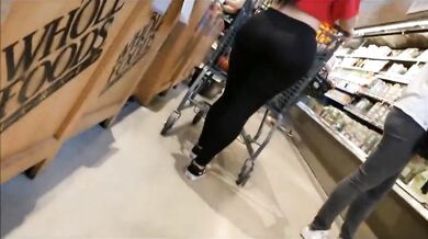 Candid sexy big fat bubble butt MILF shopping in black leggings