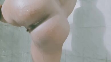 Bath Time Pussy Shaving and Finger Fucking masturbation - CamLucy