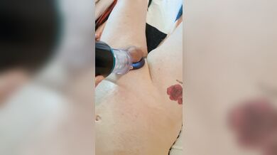 boyfrend like to play with toy on his hard dick!