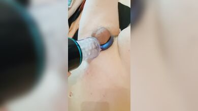 boyfrend like to play with toy on his hard dick!