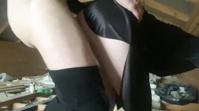 Подруга тещи оказалась шлюхой,я трахал её на чердаке,а она стонала от моего члена