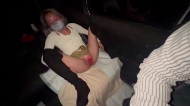 女子大生がカーセックスに興奮し過ぎておパンツ濡れビチョビチョ