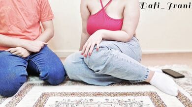 به د.خت.ر خا.لم گفتم ازش خو‌شم میاد گفت سنت پایینه من از پسرای بزرگترازخودم خوشم میاد(مکالمه فارسی)