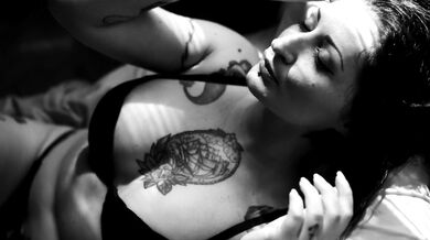 Nude Model shooting, posing for photographer