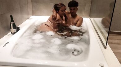 mi amiga argentina me enseña su casa nueva y no puedo dejar de observarla